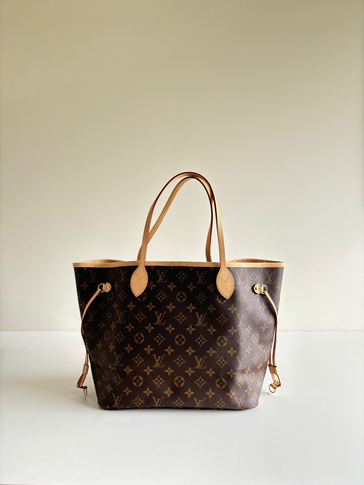 Louis Vuitton Neverfull MM in monogram canvas