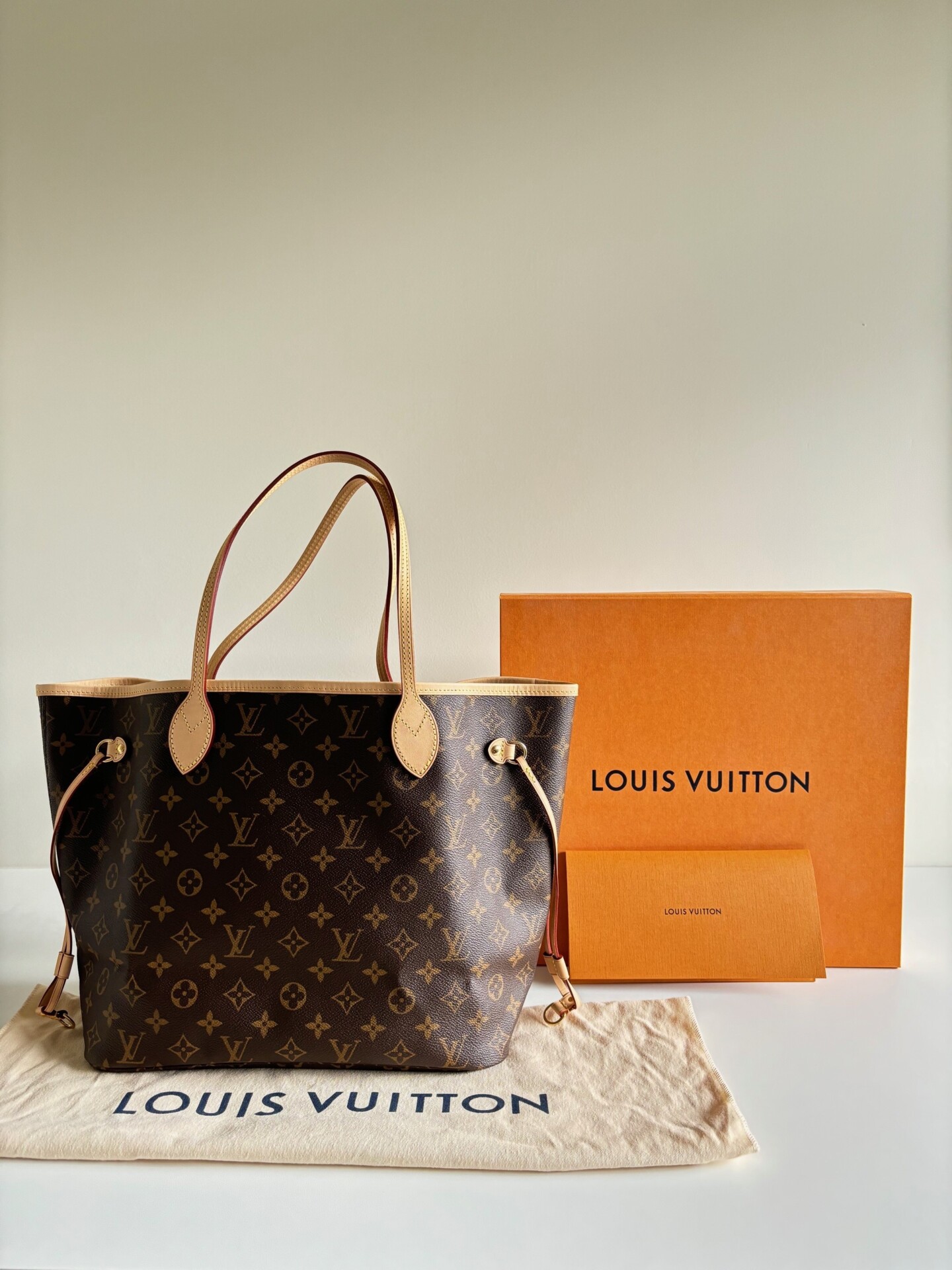 Louis Vuitton Neverfull MM in monogram canvas