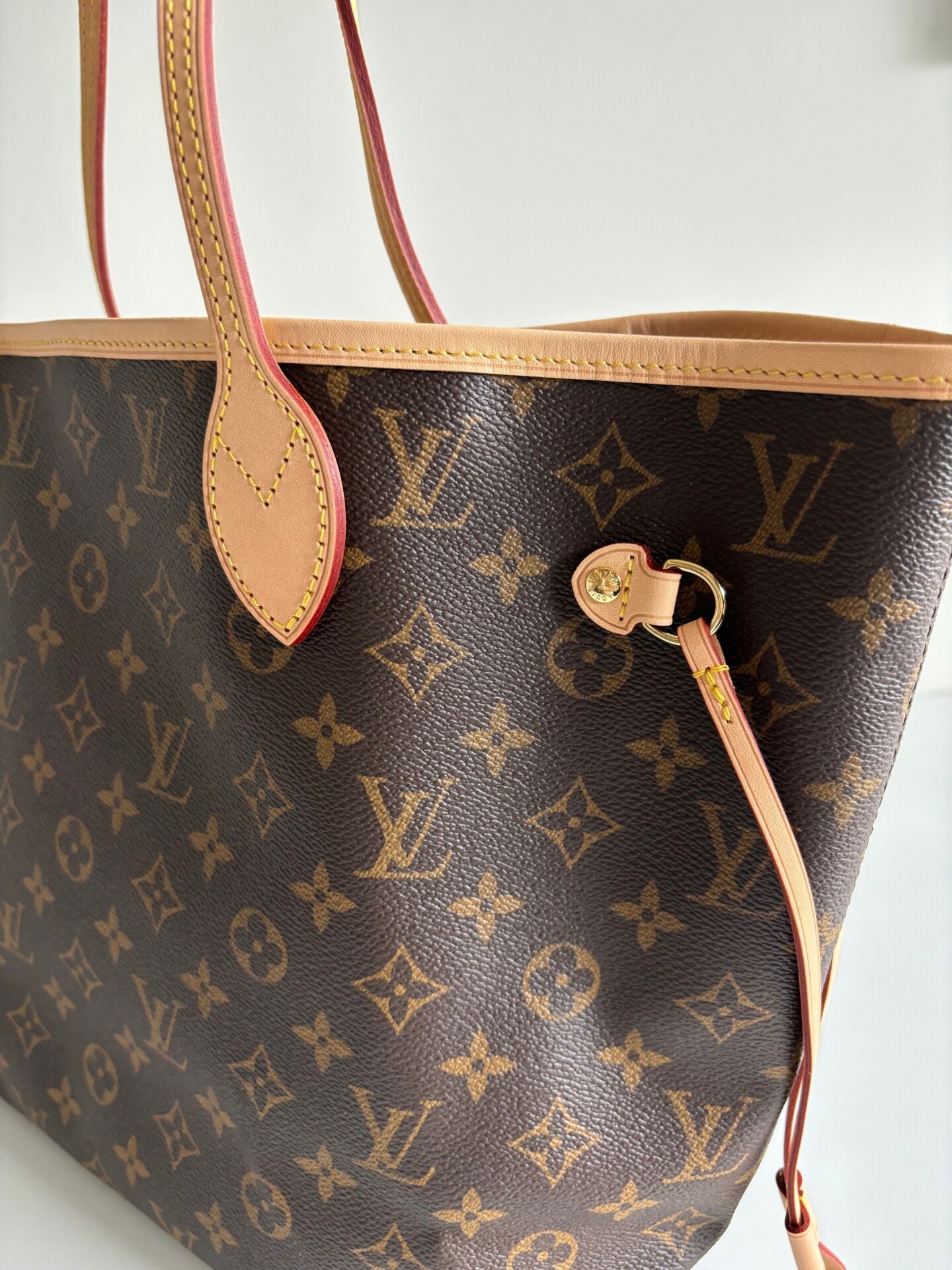 Louis Vuitton Neverfull MM in monogram canvas