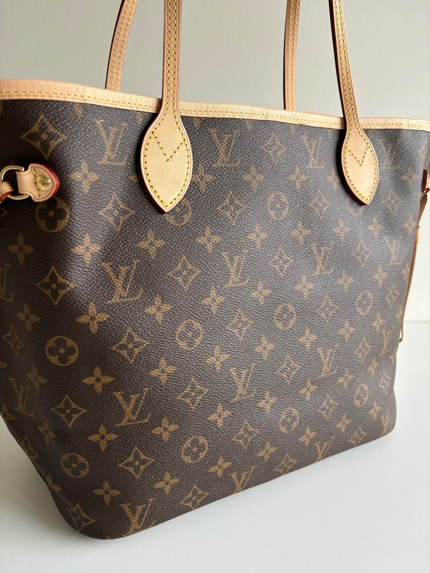 Louis Vuitton Neverfull MM in monogram canvas