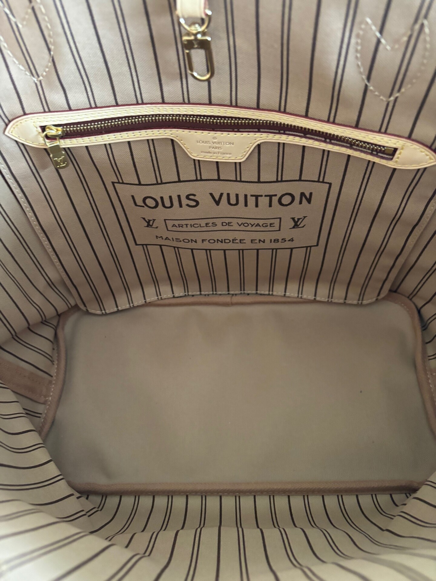 Louis Vuitton Neverfull MM in monogram canvas