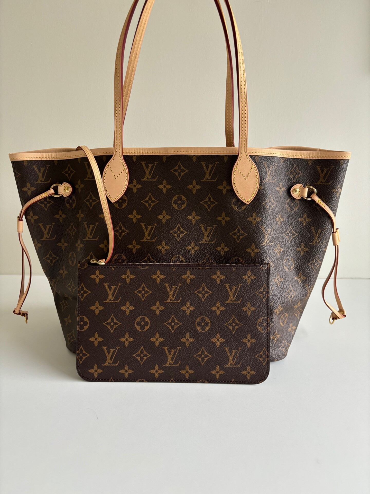 Louis Vuitton Neverfull MM in monogram canvas