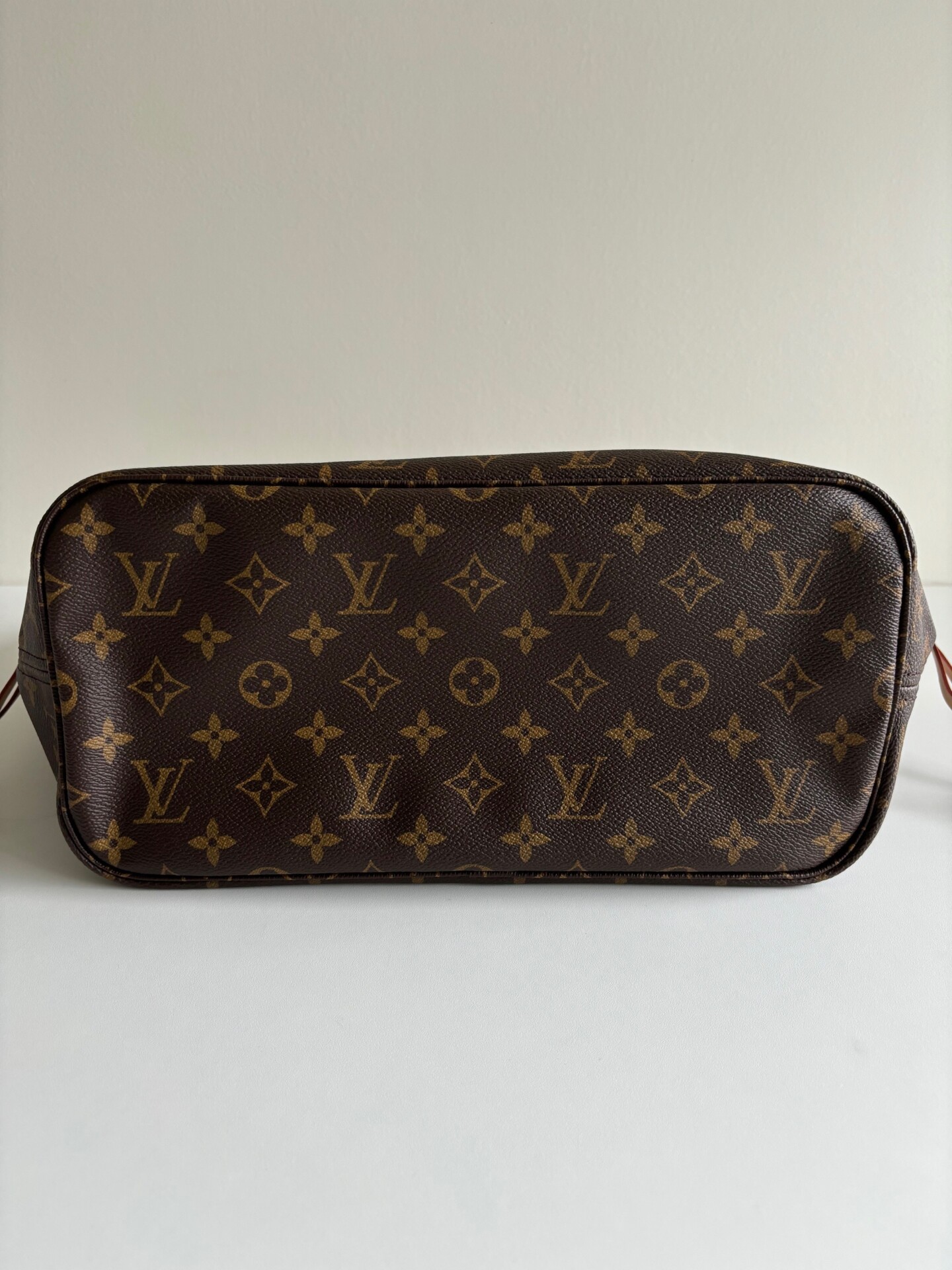 Louis Vuitton Neverfull MM in monogram canvas