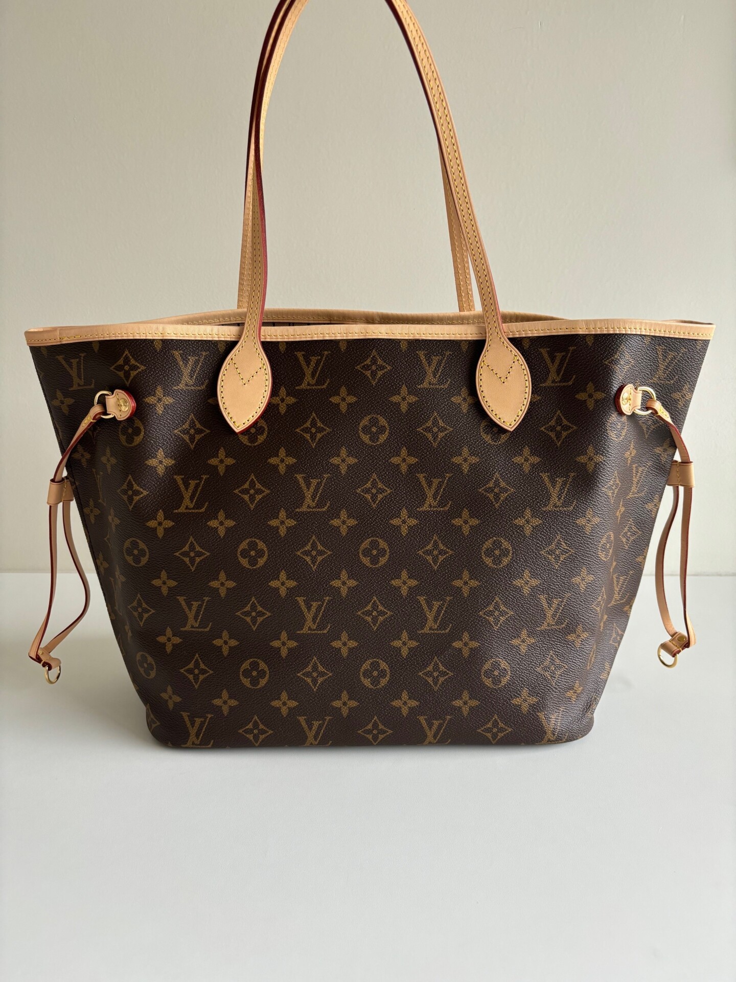 Louis Vuitton Neverfull MM in monogram canvas