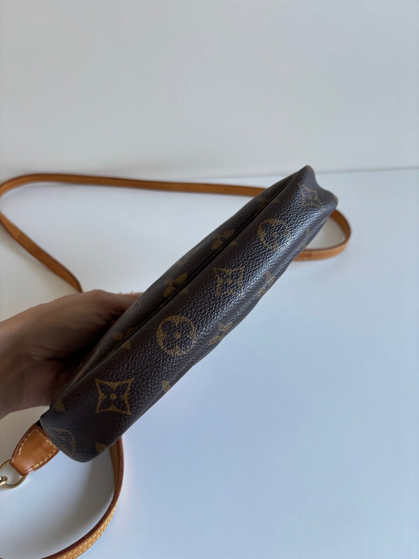 Louis Vuitton Pochette crossbody